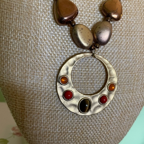 Elegant Multicolor Beaded Necklace - Picture 3 of 6